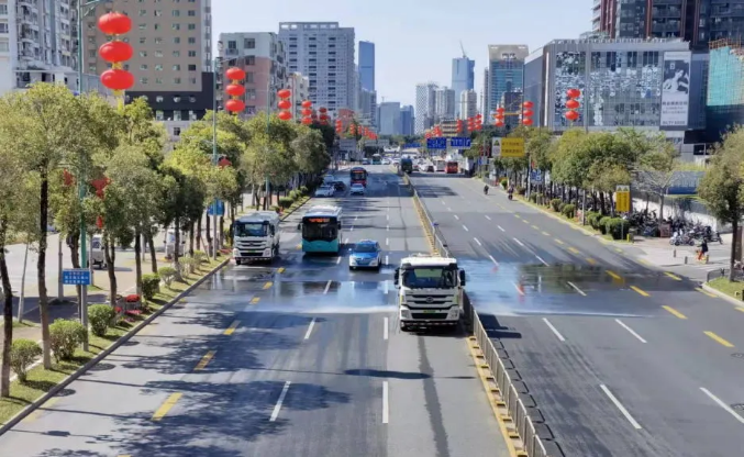 虎虎生威迎新春丨K8官网环境环卫作业扮靓城市佳节新容颜